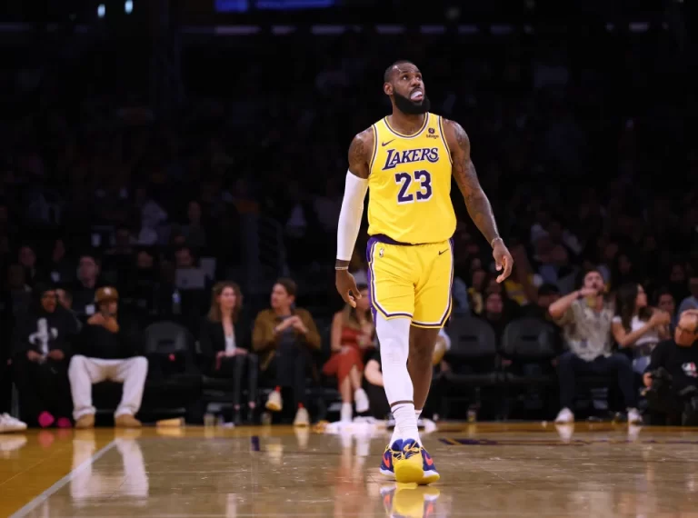 湖人LeBron James今日數據 「詹皇」39歲還在打！打超過20年還能維持顛峰的秘訣？創下或是正在追逐哪些紀錄？